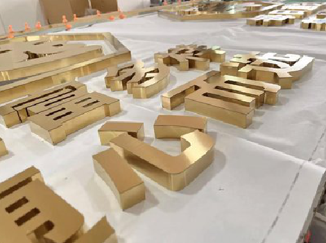  青田拉丝不锈钢字的特点。