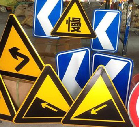  青田标识标牌中颜色的确定是很重要的。